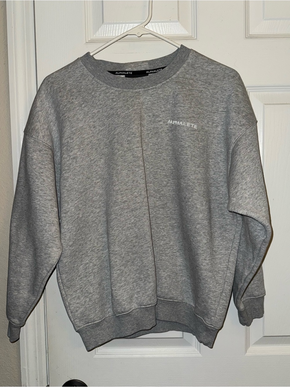 Alphalete Crewneck Sweatshirt in Light Gray